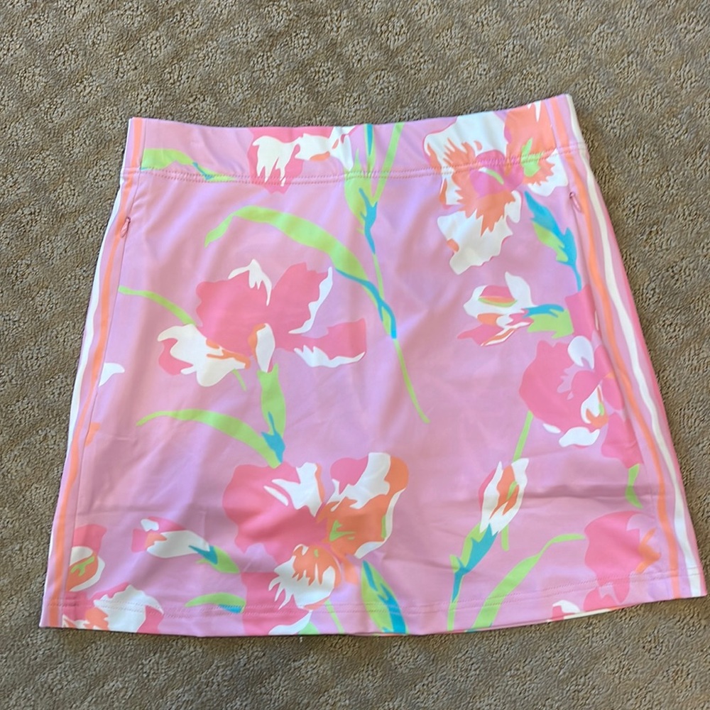 Gretchen Scott skort, pretty in pink floral print, four zip pockets. Perfect!